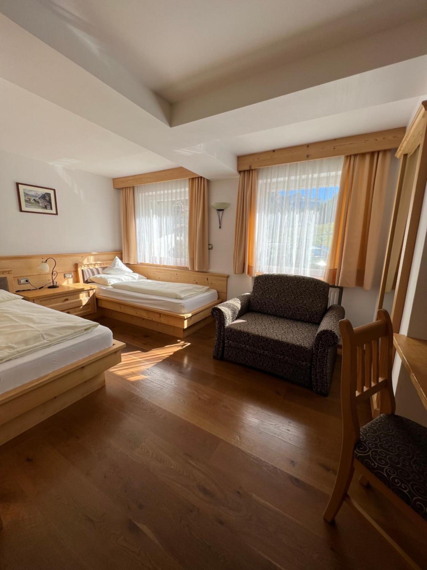 Garni Villa Erna Selva di Val Gardena Habitación foto